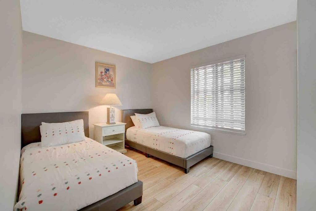 Resort Style 4 Bedroom House With Pool Minutes From Strip Las Vegas Exterior photo